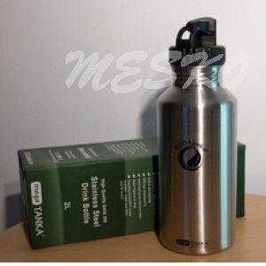Mega 2.0L Tanka with stainless steel loop closure and carabiner